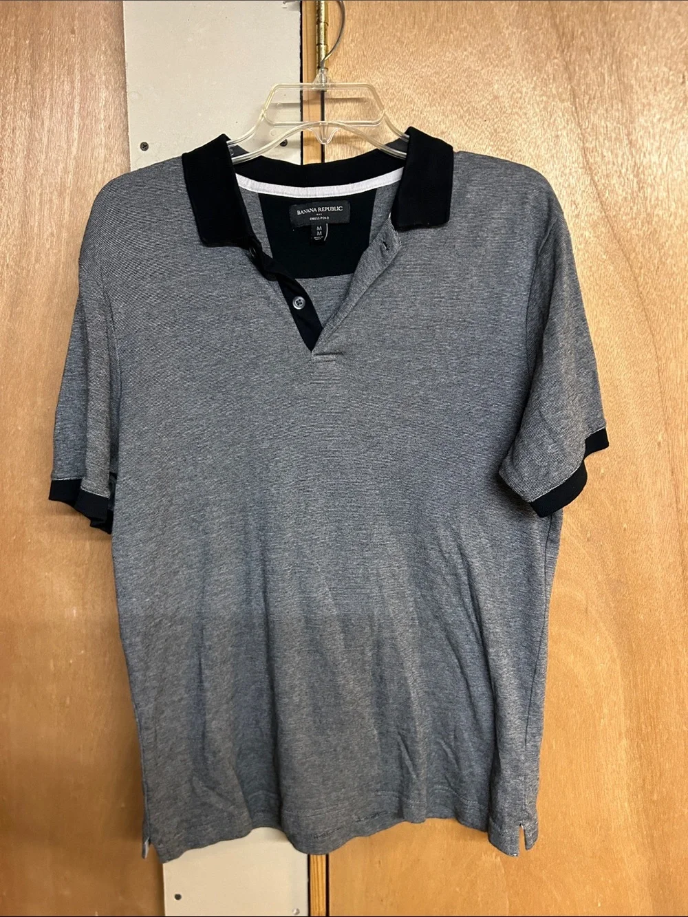 Banana Republic men’s size M gray Polo with Black Collar and Sleeve Trim